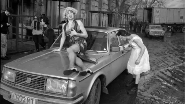 "8 марта 1990 года" (на фото Владислав Мамышев-Монро). Фото Сергея Борисова