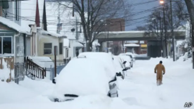 ဘက်ဖလို မြို့မှာ ဆီးနှင်းထု ၅ ပေ အထိ ကျဆင်းခဲ့ပြီး ထပ်မံ ကျဆင်းနိုင်