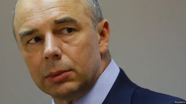 Anton Siluanov neftin ucuzlaşması nəticəsində itkilərin 100 mlrd dollara çata biləcəyini deyib.
