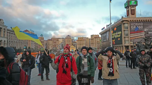 Мітингарі, серед яких було багато молоді, окупували частину Майдану довкола стели Незалежності.