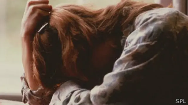 अवसाद में महिला