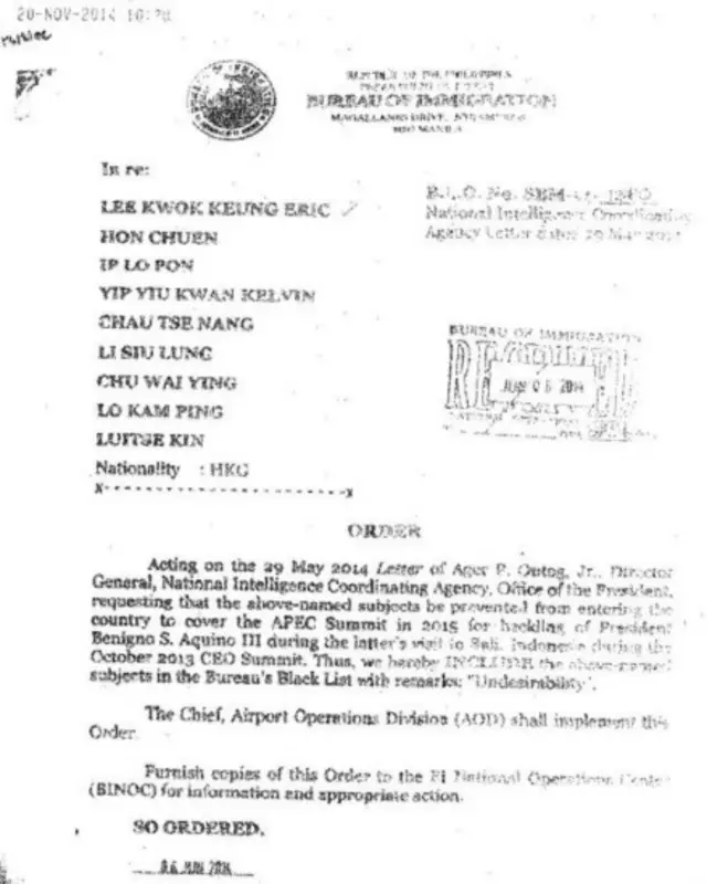 菲律賓移民局向該國機場發出的黑名單,左上方列出不准入境的9名香港記者名字。(now新聞台提供)