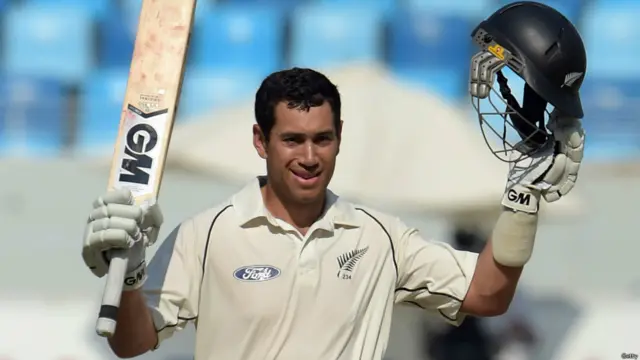 اس سے قبل نیوزی لینڈ نے اپنی دوسری اننگز میں 250 رنز بنائے اور اس کے نو کھلاڑی آؤٹ ہوئے۔