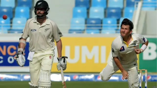 جمعے کو میچ کے آخری روز کی خاص بات راس ٹیلر کی شاندار سنچری اور پاکستانی سپنر یاسر شاہ کی پانچ وکٹیں تھیں۔