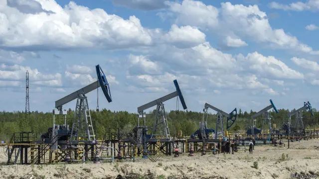 Нефтяные "качалки" в окрестностях Сургута
