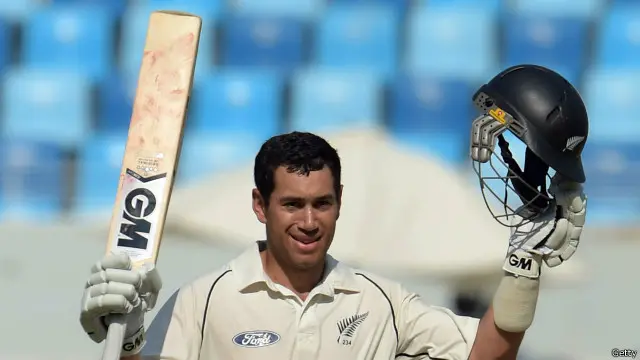 راس ٹیلر نے 12 چوکوں کی مدد سے 104 رنز بنائے