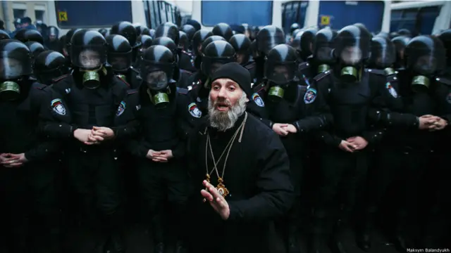 "Багато людей порівнювали Євромайдан із Помаранчевою революцією. У 2004 році протест тривав два тижні. А цього разу революція затягувалася". 