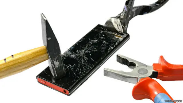 En Youtube se pueden consultar muchas pruebas de resistencia de las pantallas.