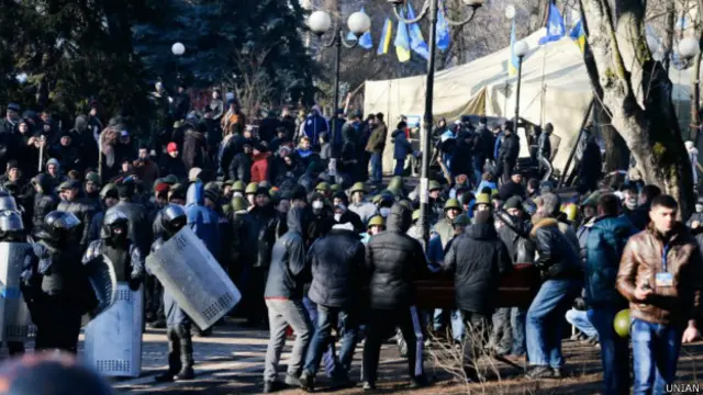 "тітушки" у Маріїнському парку