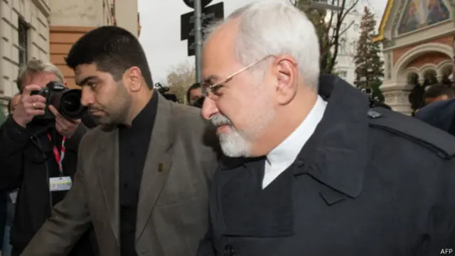 Иранские источники сообщили, что Мохаммад Джавад Зариф останется на переговорах в Вене