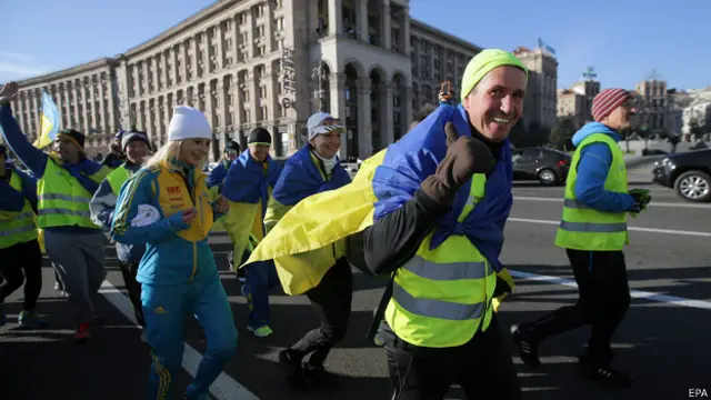 Учасники проекту "Біг до Майдана" пробігли майже 800 км від Варшави до центру Києва