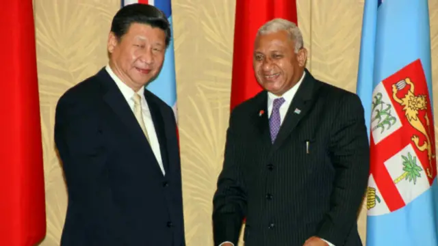 习近平与斐济总理姆拜尼马拉马会面。