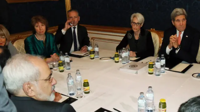 بات چیت میں شامل ممالک ایران سے اس بات کا مظاہرہ چاہتے ہیں جس سے یہ ثابت ہو کہ وہ جوہری اسلحہ نہیں بنا رہا