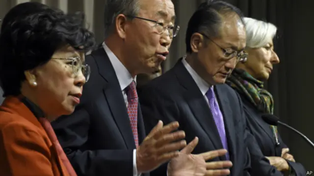 潘基文在华盛顿与世界银行行长金墉及世界卫生组织总干事陈冯富珍等举行了会谈。