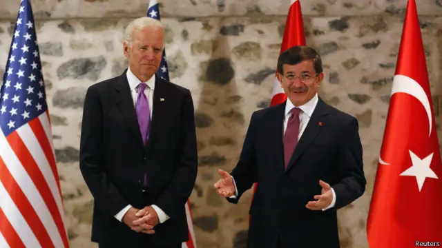 Джо Байден и Ахмет Давутоглу 21 ноября 2014 года