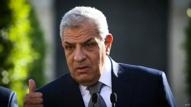 محلب يقول إن مواجهة عجز مواجهة عجز الموزانة وإصلاح منظومة الضرائب على رأس أولويات الحكومة