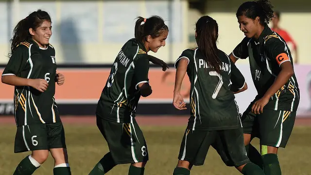 پاکستان میں خواتین کے چھپن فٹبال کلب ہیں