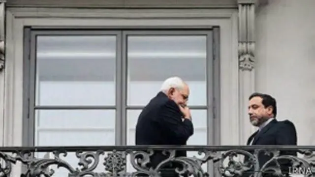 जवाद ज़रीफ़ मशविरा करते हुए