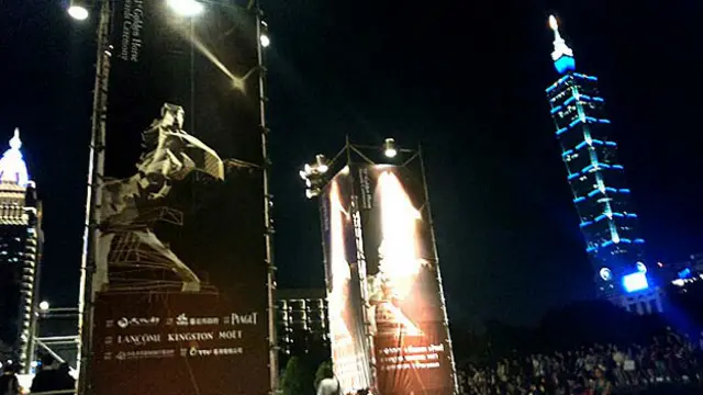 台北金马奖颁奖场地外布置（BBC中文网图片22/11/2014）