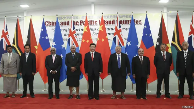 習近平（中）於斐濟楠迪與太平洋島國領導人合照（新華社圖片22/11/2014）