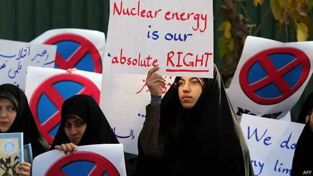 تشهد إيران من حين لآخر مظاهرات للتأكيد على حق إيران في امتلاك الطاقة النووية.