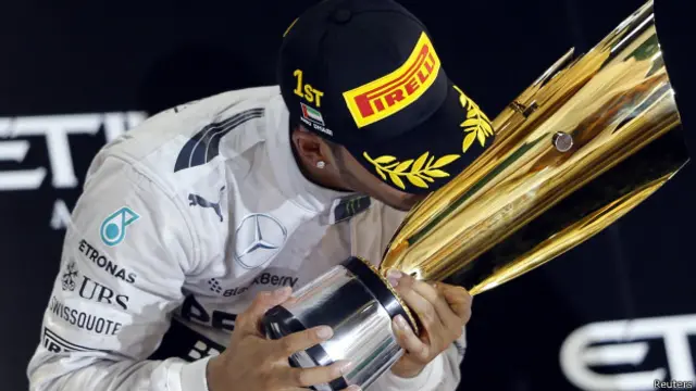 Hamilton merajai Formula 1 sepanjang tahun dengan 11 kemenangan.