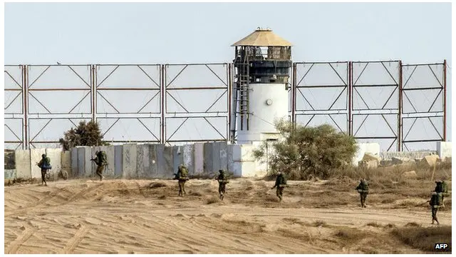 Seorang petugas kesehatan menyebut tembakan datang dari menara pengawas seperti ini.