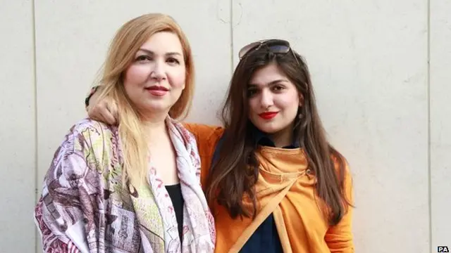 ’غنچہ قومی کو نظام کے خلاف پروپیگنڈا کرنے کے الزام میں ایک سال قید کی سزا سنائی گئی ہے‘: تصویر میں غنچہ دائیں جانب ہیں