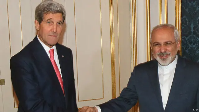 John Kerry y Mohamad Javad Zarif