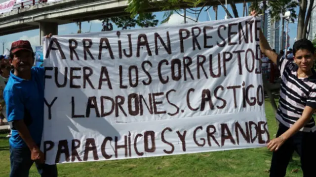 巴拿馬城的遊行人士（BBC中文網圖片23/11/2014）