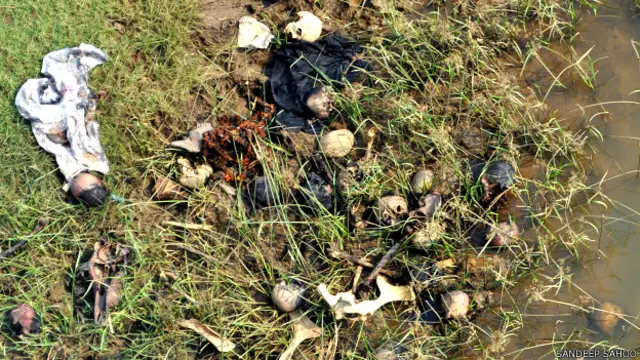 انسانی ڈھانچوں اور پوجا میں استعمال ہونے والی مختلف چیزوں کی موجودگی جادو ٹونے کی جانب اشارہ کرتی ہے