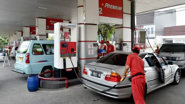 Harga bahan bakar minyak akan turun mengikuti tren penurunan harga minyak dunia.