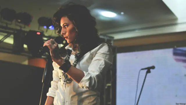 زوئی وکا جی کراچی میں اپنے پہلے شو میں