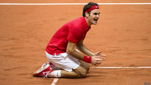Roger Federer reacciona tras conseguir el punto definitivo sobre el francés Richard Gasquet.