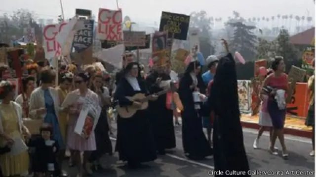 كوريتا اشتهرت بلوحاتها التي تعكس فن الحياة المعاصرة "بوب آرت" خلال عقدي الستينيات والسبعينيات من القرن الماضي