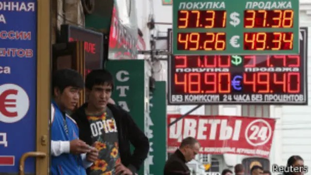 စီးပွားရေး ပိတ်ဆို့ ခံရမှုကြောင့် ရုရှားငွေ ရူဘယ် တန်ဖိုး စံချိန်တင် ကျဆင်း