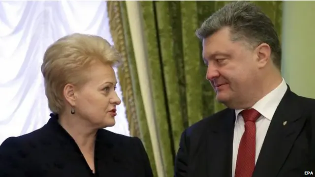 波羅申科（右）在與立陶宛總統會晤後舉行了記者招待會。