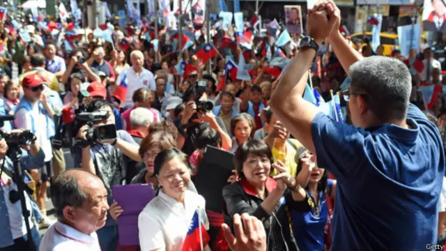 国民党候选人连胜文表示,若其当选,将把台北市政府前的道路改名为“经国路”。