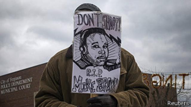 La muerte de Michael Brown en Ferguson desató una serie de protestas que derivaron en la investigación de la policía local.