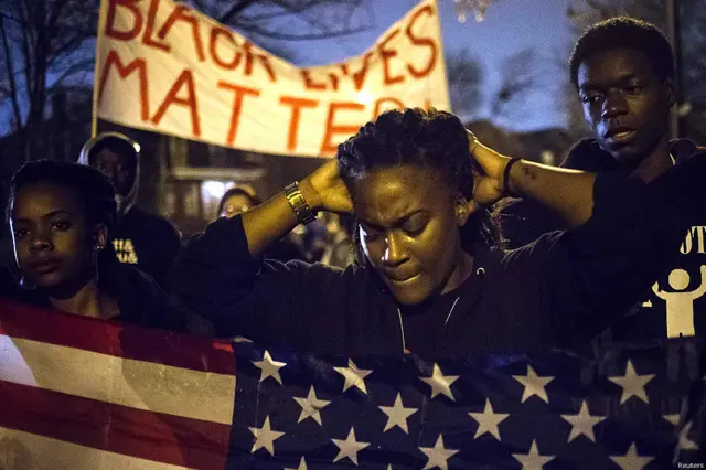 Sejumlah warga kulit hitam melakukan protes dan ingin Wilson didakwa atas kasus pembunuhan.