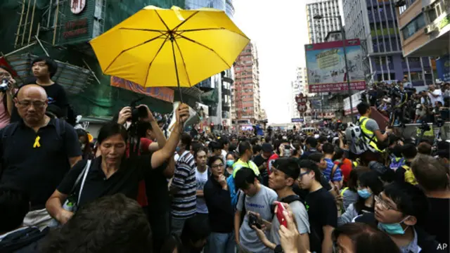 متحصنان در برابر اقدام به برچیدن چادرها مقاومتی از خود نشان ندادن