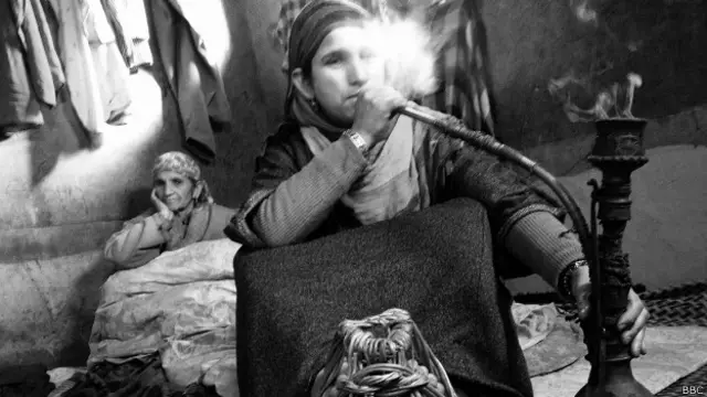 रफ़ीका ने बीबीसी को बताया कि 90 के दशक में बांदीपुर में लगभग हर घर में एक चरमपंथी था