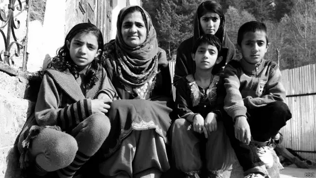 गुलशन कहती हैं कि वादी में चरमपंथियों की विधवाओं का दुख भी उतना ही है जितना कि सेना कि विधवाओं का