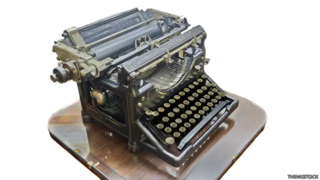 Máquina de escribir antigua