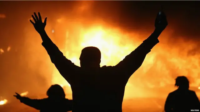 Polis, dün gece başlayan ve bu sabah devam eden çatışmaların, Ağustos'da Michael Brown'ın vurulmasının ardından alevlenen çatışmalardan çok daha şiddetli geçtiğini söyledi.