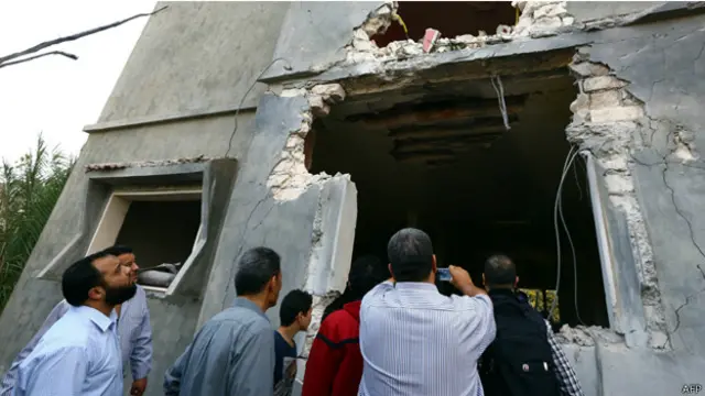 اصيبت بعض المنازل القريبة من المطار باضرار جراء الغارتين