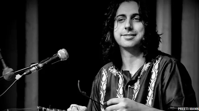 संतूर वादक अभय रुस्तम सोपोरी