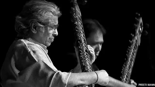 पंडित देबू चौधरी.