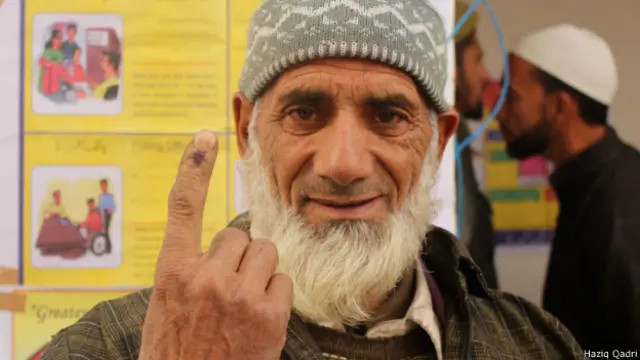 जमील ख़ान मतदान करने के बाद