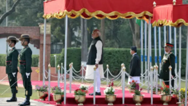 काठमांडू में आयोजित सार्क शिखर सम्मेलन में भाग लेने पहुंचे प्रधानमंत्री नरेंद्र मोदी